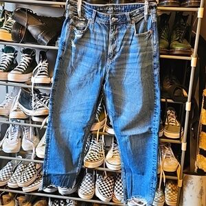 12 SHORT strigid mom jeans